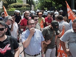 Dân Hy Lạp biểu tình chống chính sách khắc khổ.